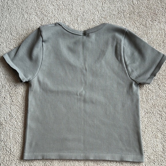 Gray Ribbed Women's Top - Picture 2 of 4